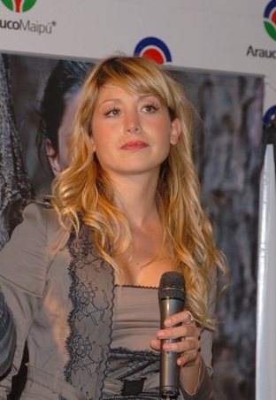 YAMNA LOBOS